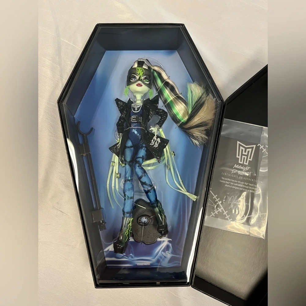 Monster High Haunt Couture Midnight Runway Frankie Stein Doll NRFB 2022